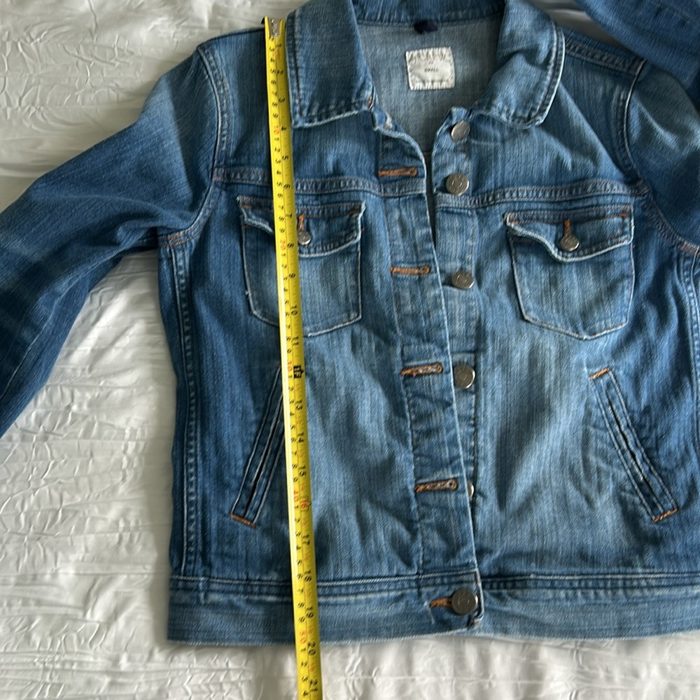 J. CREW Women’s Classic Denim Jean Jacket Light/Med. Blue Distressed Wash SIZE S - Picture 11 of 16